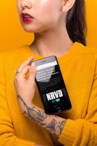 sexy-girl-with-i-phone-nerved-review