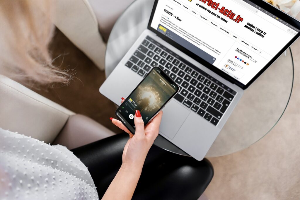 woman-reading-review-on-laptop